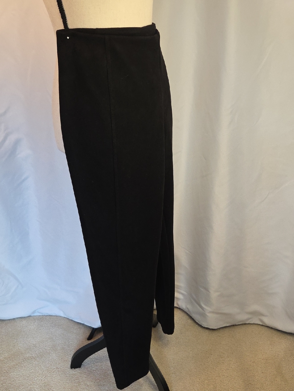 T Tahari Black Pull-on Sretch Micro Suede Slim Pants